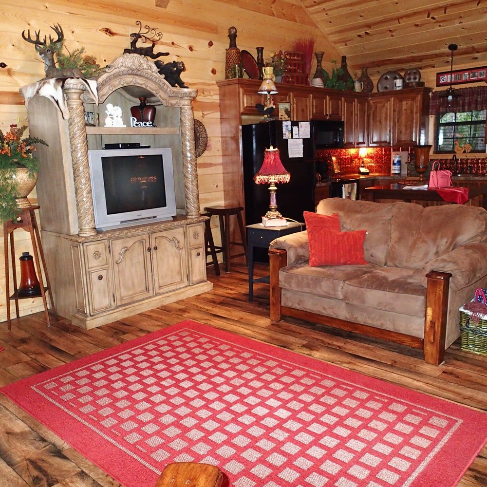 Cabins in Broken Bow - Two Bear Gorge - living room - Guest Houses Near Me - Broken Bow, Oklahoma Cabins in Broken Bow - Two Bear Gorge - living room - Guest Houses Near Me - Broken Bow, Oklahoma