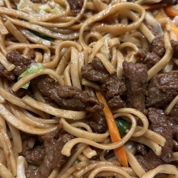 Mimis Chinese Food - Noodles and Beef with chile base - Food Trucks Near Me - Austin, Texas Mimis Chinese Food - Noodles and Beef with chile base - Food Trucks Near Me - Austin, Texas
