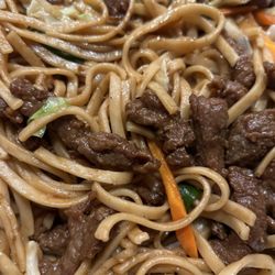 Mimis Chinese Food - Noodles and Beef with chile base