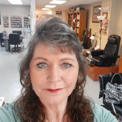 Stylz & Cutz - Cheryl Leeder owner