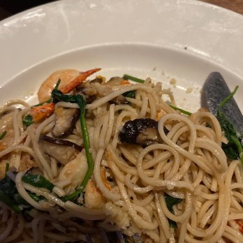 Yard House - Lobster Garlic Noodles - New American Near Me - Bakersfield, California