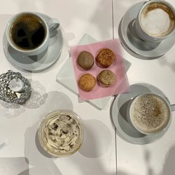 Le Macaron French Pastries