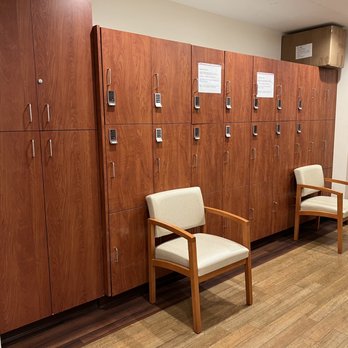 Main Street Radiology - Changing room - Radiologists Near Me - Flushing, New York