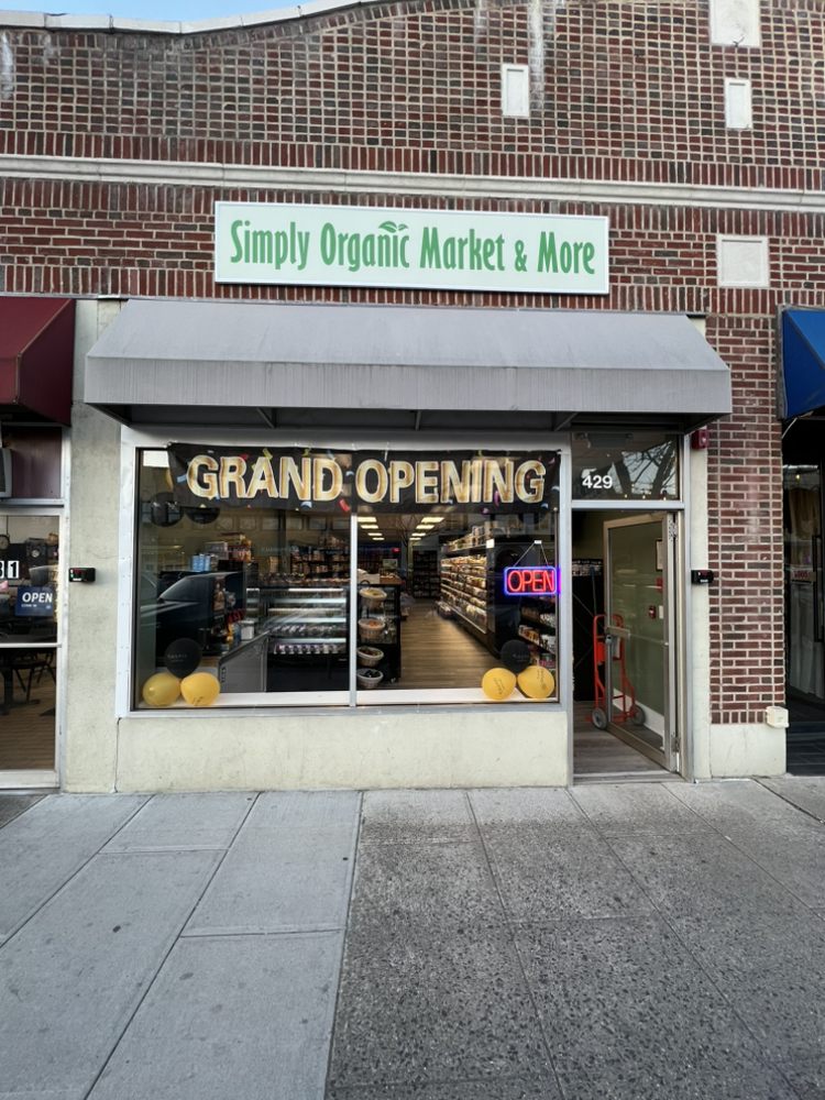 Simply organic market & More Logo