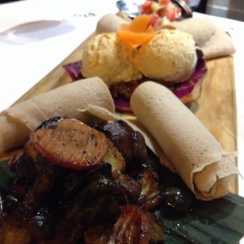 Nil Bleu - Vegetarian appetizers platter - Ethiopian Near Me - Montreal, Quebec
