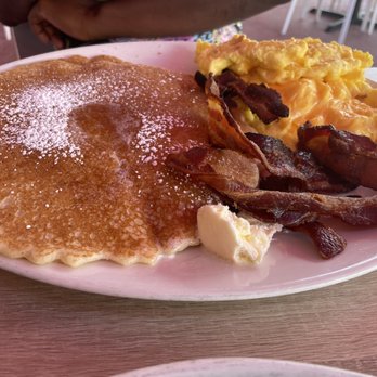 Big Pink - Giant Big Pink Pancakes - Pizza Near Me - Miami Beach, Florida