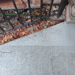 Snake River Concrete - They did not add broom finish to a few areas of the driveway where the edges were angled.