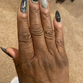 Sonny's Nails - I asked for one big stone and the rest small... he gave me 4 large stones... all uneven - Nail Salons Near Me - Munster, Indiana