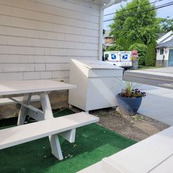 Old Mill Grocery & Deli - Picnic tables