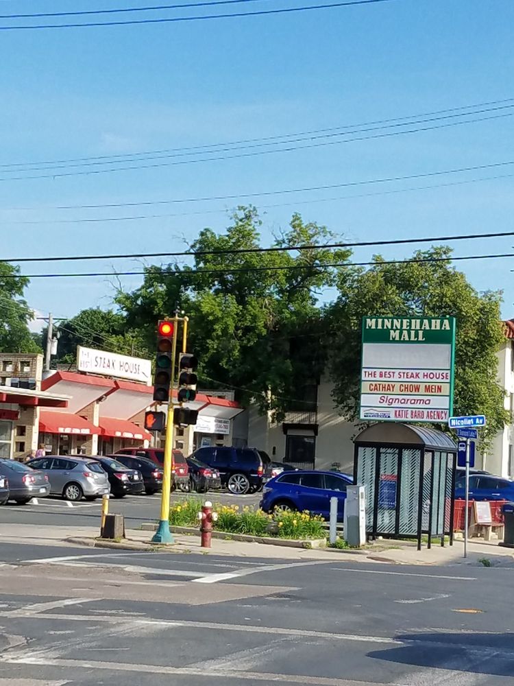 Minnehaha Mall Logo