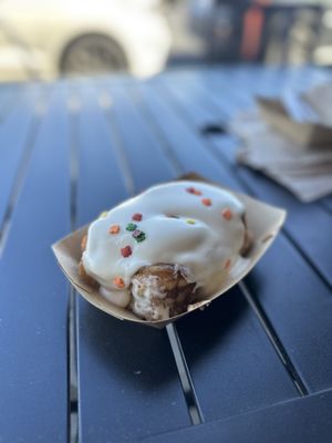 Old West Cinnamon Rolls by null