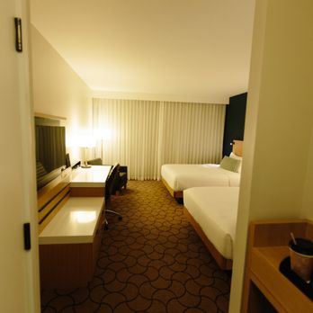 Delta Hotels Toronto - Bedroom - Hotels Near Me - Toronto, Ontario Delta Hotels Toronto - Bedroom - Hotels Near Me - Toronto, Ontario