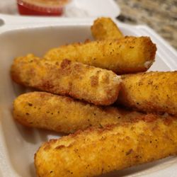 Mozarella sticks w/ marinara sauce