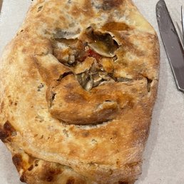 Stromboli w/ mushrooms (should be ham calzone) Stromboli w/ mushrooms (should be ham calzone)