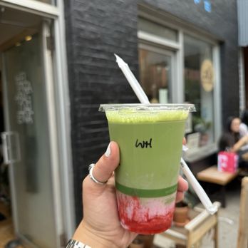 Kijitora - Matcha latte with strawberry - Coffee & Tea Near Me - Brooklyn, New York Kijitora - Matcha latte with strawberry - Coffee & Tea Near Me - Brooklyn, New York