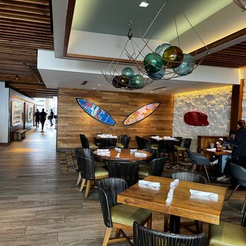 Duke's La Jolla - Inside - New American Near Me - La Jolla, California