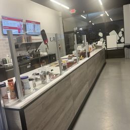 A sadly empty store with tons of goodies that I didn't get to try! A sadly empty store with tons of goodies that I didn't get to try!