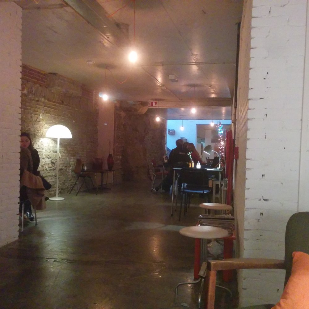 Brew 2 Cup - From the end of the cave to the entrance - Coffee & Tea Near Me - Arnhem, GE