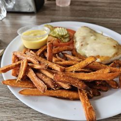 3C Grill - Grilled chicken sweet potato fries