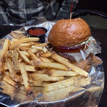 Reunion Brewery - Classic burger and fries - American Near Me - Coralville, Iowa