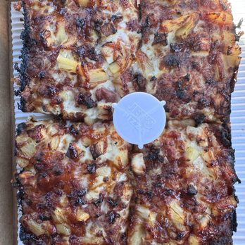 Jet's Pizza - Aloha BBQ Chicken - Pizza Near Me - Lynnwood, Washington