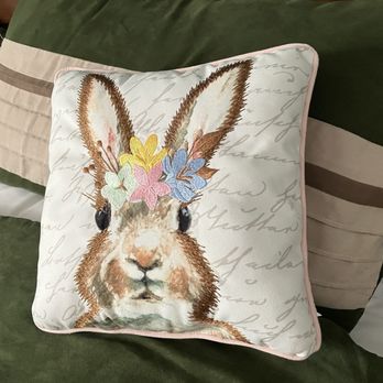 303 BnB Flagstaff - Fun decorations in the room in advance of Easter - Bed & Breakfast Near Me - Flagstaff, Arizona