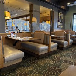 Huck Finn Restaurant - Dinning area