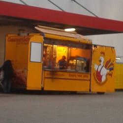 Gaumenschmaus Hähnchengrill - Vor Rewe in der Ostseestrasse.