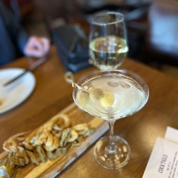Alchemy - Sauvignon blanc and dirty martini - Sushi Bars Near Me - Lynnfield, Massachusetts Alchemy - Sauvignon blanc and dirty martini - Sushi Bars Near Me - Lynnfield, Massachusetts