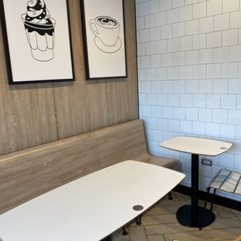 McDonald's - a table and chairs in a restaurant - Fast Food Near Me - Sanders, Kentucky