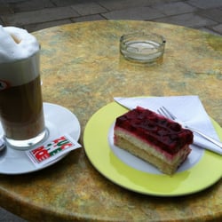 Der Stadtbäcker - Latte & Himbeerkuchen