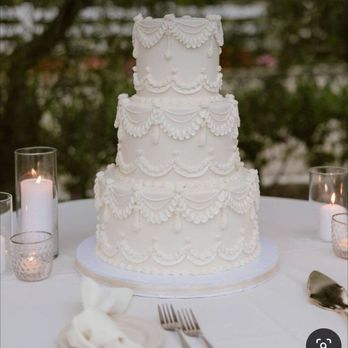 Jaqki's Cake Creations - This was the inspiration photo I sent her. My cake looks nothing like this. - Bakeries Near Me - Valley Village, California Jaqki's Cake Creations - This was the inspiration photo I sent her. My cake looks nothing like this. - Bakeries Near Me - Valley Village, California
