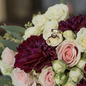 Raley's - a bouquet of flowers with two wedding rings - Grocery Near Me - Gardnerville, Nevada Raley's - a bouquet of flowers with two wedding rings - Grocery Near Me - Gardnerville, Nevada