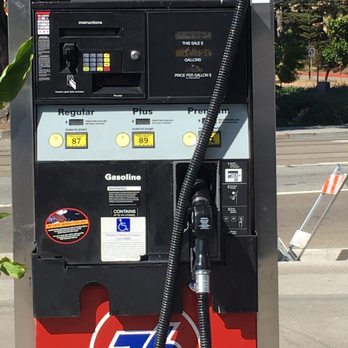 76 - Pumps are old as anything, hope my credit card won't be phished - Gas Stations Near Me - San Francisco, California