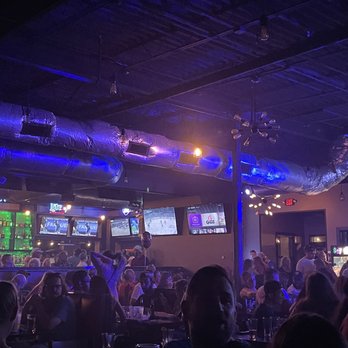 Whiskey Wings - Indoor dining room - Sports Bars Near Me - Largo, Florida Whiskey Wings - Indoor dining room - Sports Bars Near Me - Largo, Florida