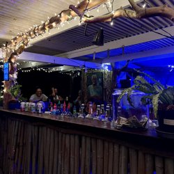 Uncle Robert's Farmers Market - Full bar! Reasonably priced. Tip kindly. Support community.