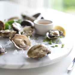 Salish Kitchen Food Hall & Refreshments - Point Elliot Raw Bar - Oysters On The Half Shell