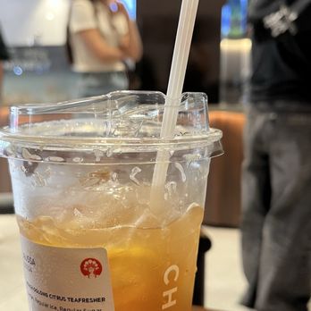 Chagee - Peach Oolong Citrus Teafresher - Coffee & Tea Near Me - Glendale, California Chagee - Peach Oolong Citrus Teafresher - Coffee & Tea Near Me - Glendale, California