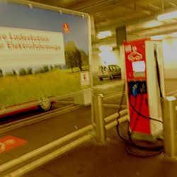 Kaufland - Wer 1 Elektro Auto fährt, kann in der Zeit des Einkaufs hier kostenlos Strom laden.