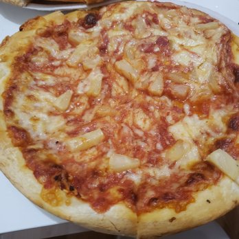 Singas Famous Pizza - Pine apple pizza - good veggie - Pizza Near Me - Jersey City, New Jersey Singas Famous Pizza - Pine apple pizza - good veggie - Pizza Near Me - Jersey City, New Jersey