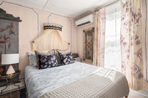 Twin Gables of Woodstock by null