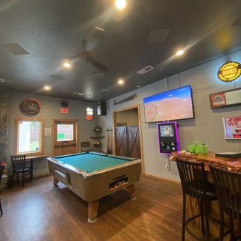 Fir Valley Pour House - Bar area - Pubs Near Me - Colton, Oregon Fir Valley Pour House - Bar area - Pubs Near Me - Colton, Oregon