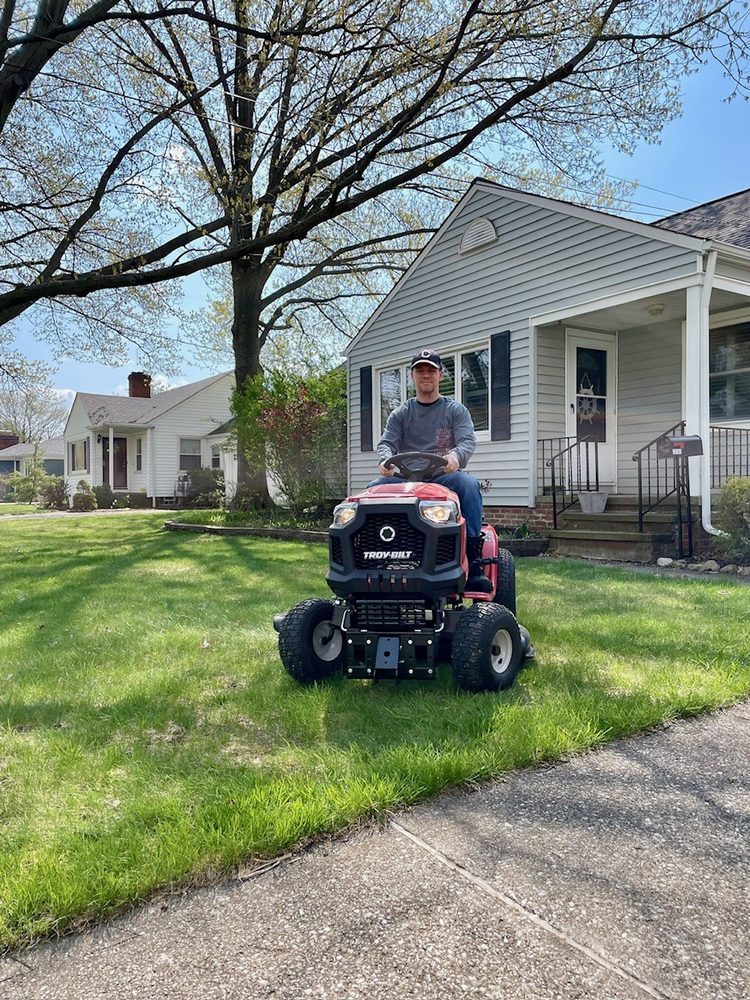 KISS MY GRASS LAWN SERVICE Updated October 2024 Rocky River, Ohio