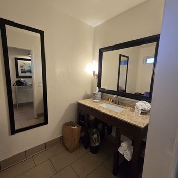 Best Western Plus Beach View Lodge - Hotels Near Me - Carlsbad, California