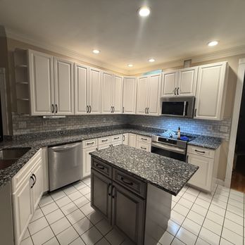 Classic Kitchen Refacing - Center view - Kitchen & Bath Near Me - Saint Ann, Missouri