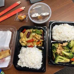 Chen's Express - Szechuan chicken, chicken and broccoli