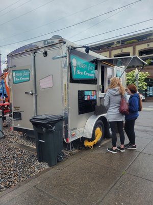 Hurry Back Ice Cream by null