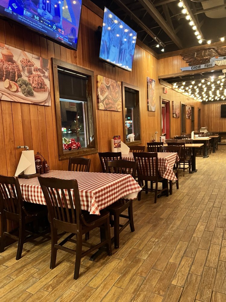 Famous Dave’s Bar-B-Que - Photo 2