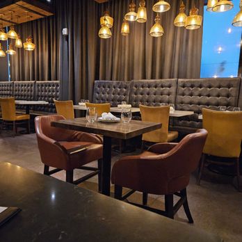 Kellys Landing - Dining area - Sports Bars Near Me - Toronto, Ontario