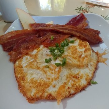 Cardigan Country Store - Eggs & Bacon - Cafes Near Me - Bristol, New Hampshire